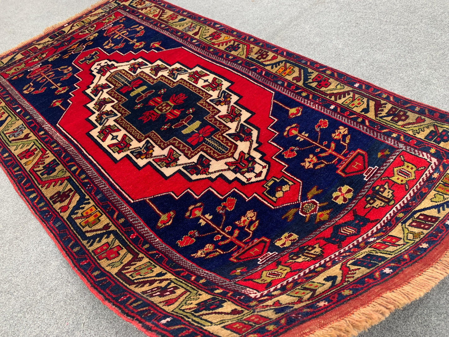 Vintage Afghan Rug, 4x7 Ft Floral design Rug, Hand Knotted Wool Rug, Geometric Area Rug, Best for Office Rug, Good Quality Rug, Bedroom Rug.