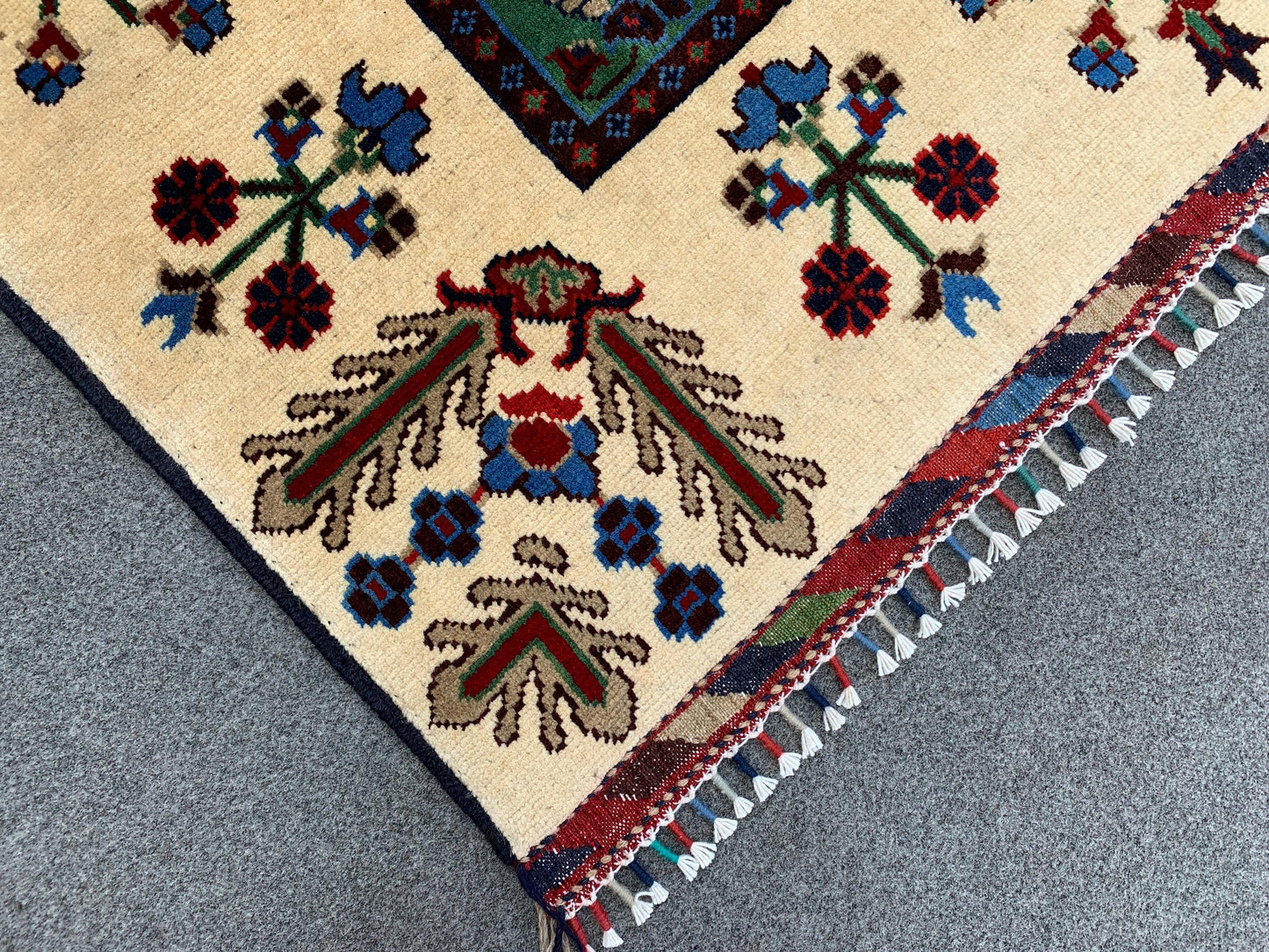 5x6 Ft Amazing Afghan Rug, Natural Hand Knotted Rug, Checkered Floral design Rug, Good Pile Rug, Oriental Wool Rug, Bedroom Living Room Rug.