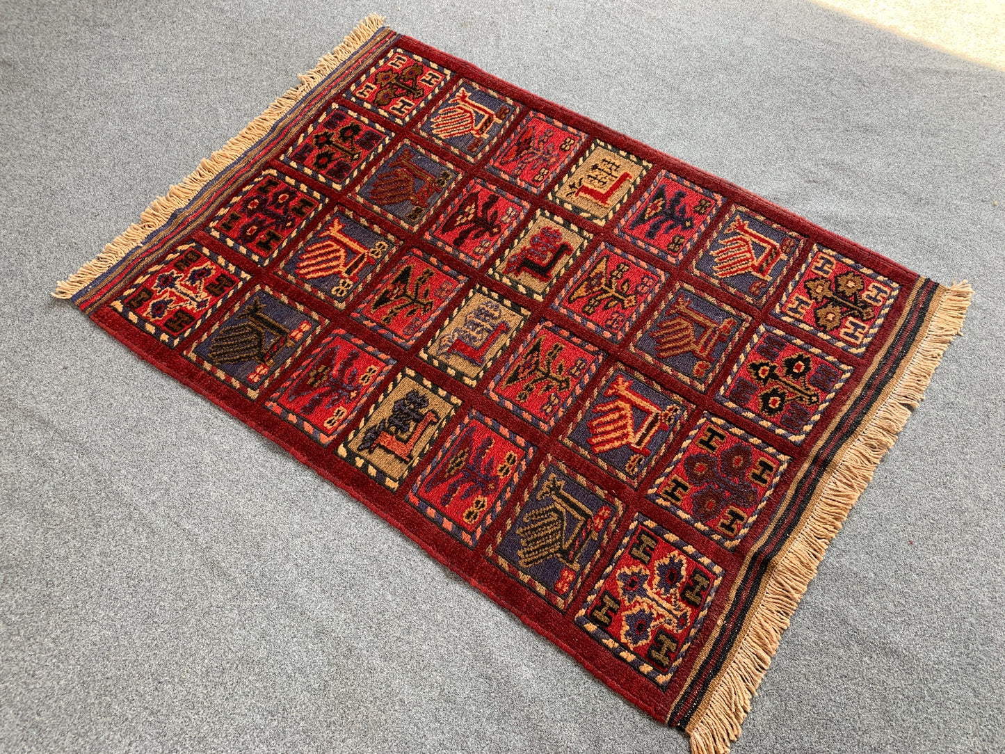 Amazing Pictorial kilim Rug, 3x4 Ft Afghan Hand Knotted kilim Rug, Nokar design Rug, Birds Floral Rug, Oriental Rug, Best for Kids Room Rug.