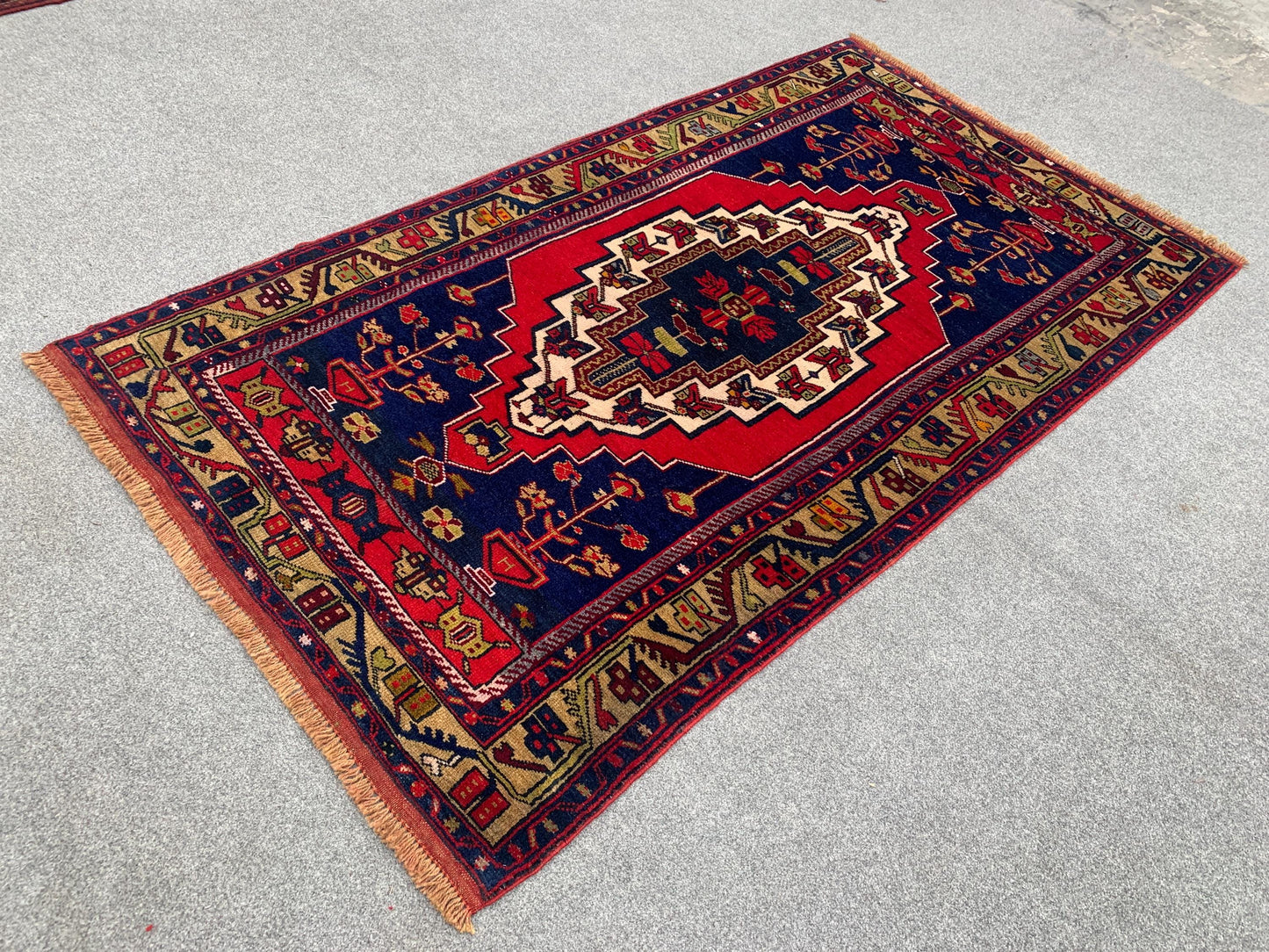 Vintage Afghan Rug, 4x7 Ft Floral design Rug, Hand Knotted Wool Rug, Geometric Area Rug, Best for Office Rug, Good Quality Rug, Bedroom Rug.