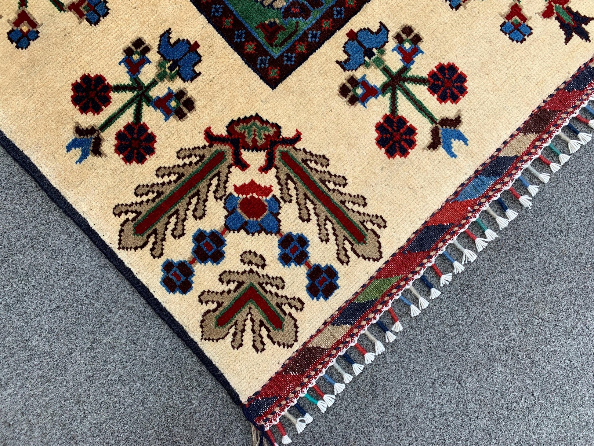 5x6 Ft Amazing Afghan Rug, Natural Hand Knotted Rug, Checkered Floral design Rug, Good Pile Rug, Oriental Wool Rug, Bedroom Living Room Rug.