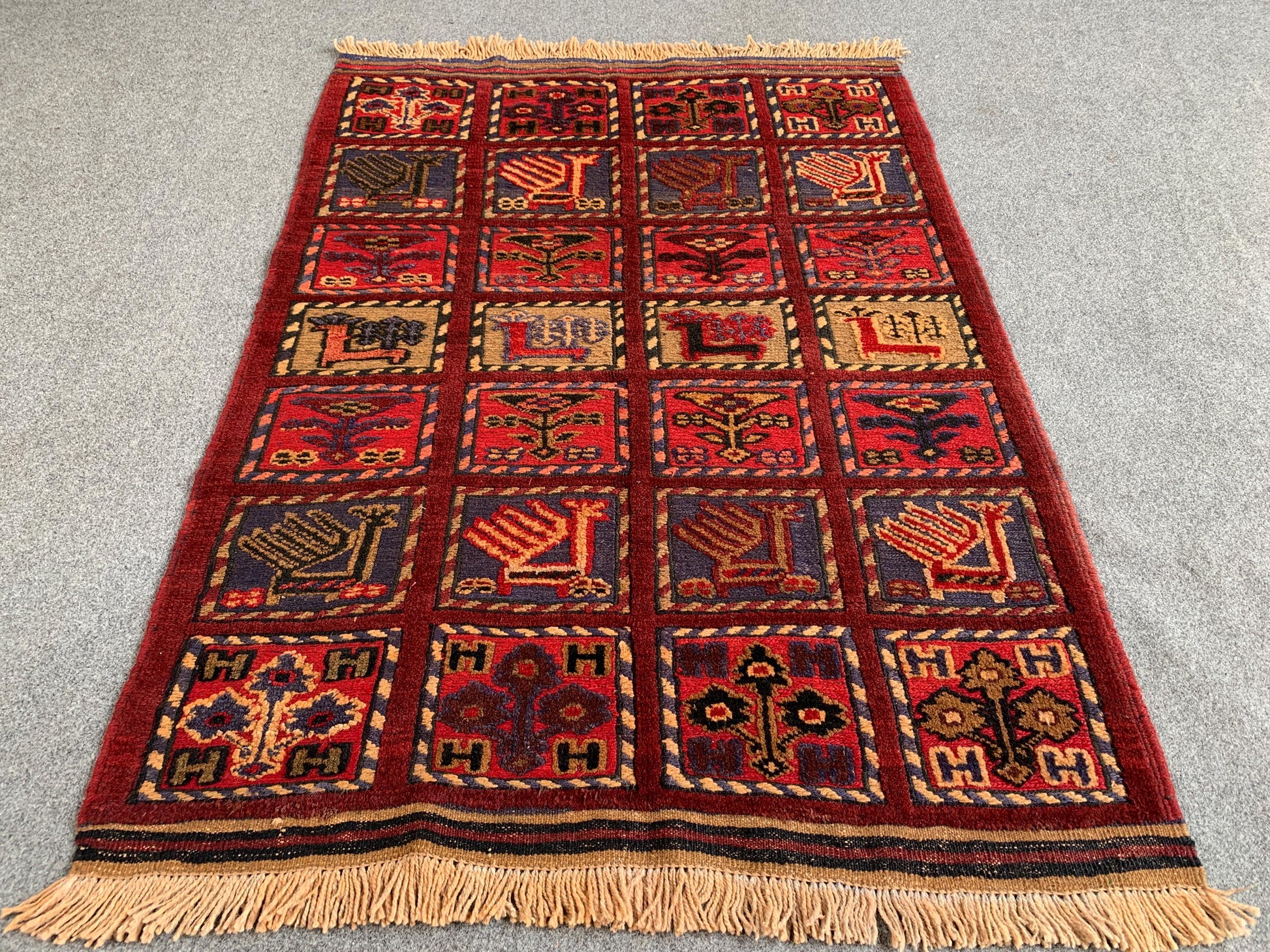 Amazing Pictorial kilim Rug, 3x4 Ft Afghan Hand Knotted kilim Rug, Nokar design Rug, Birds Floral Rug, Oriental Rug, Best for Kids Room Rug.